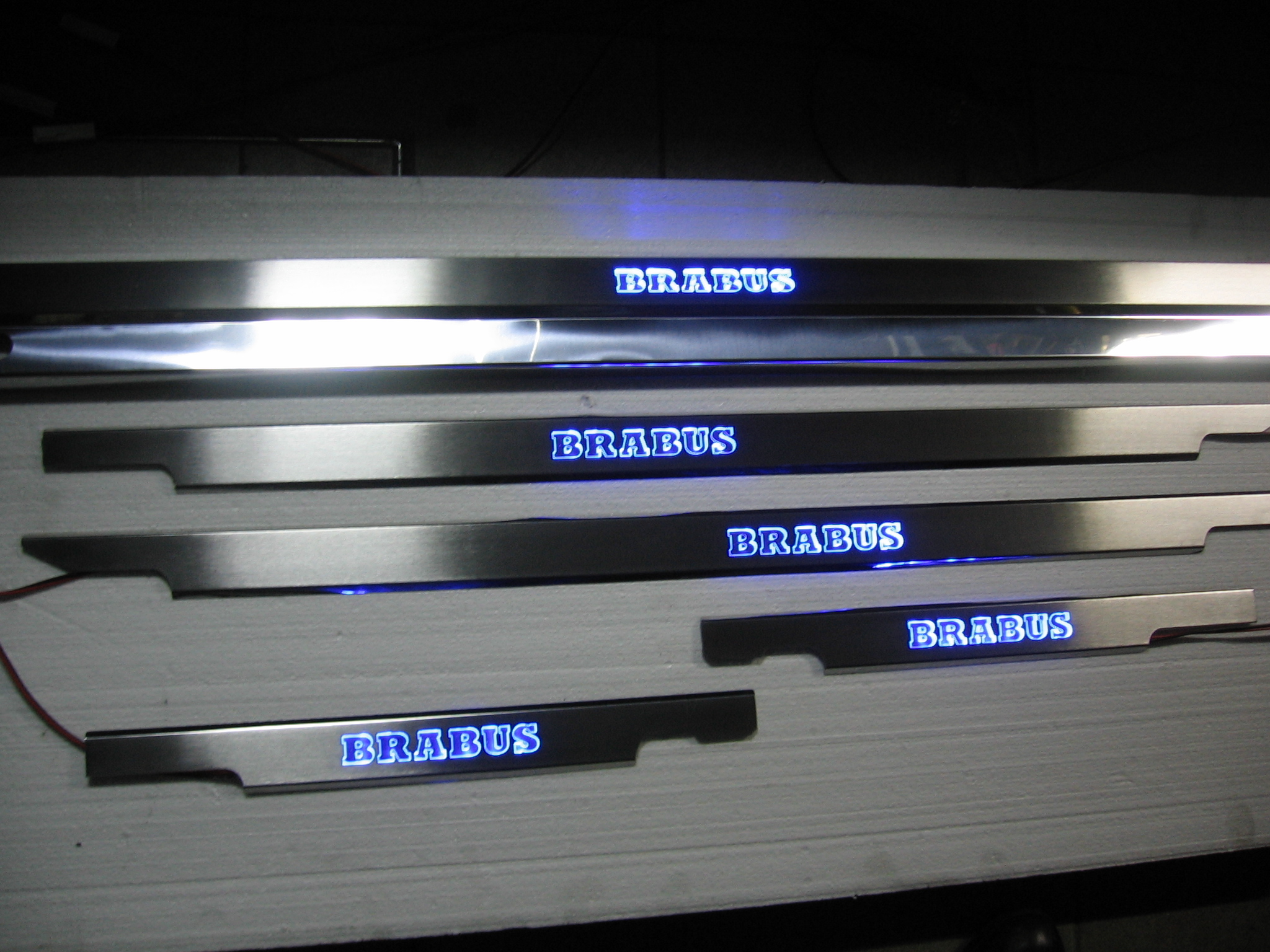 Комплект порогов с подсветкой для автомобилей Mercedes-Benz G-class кузов 463